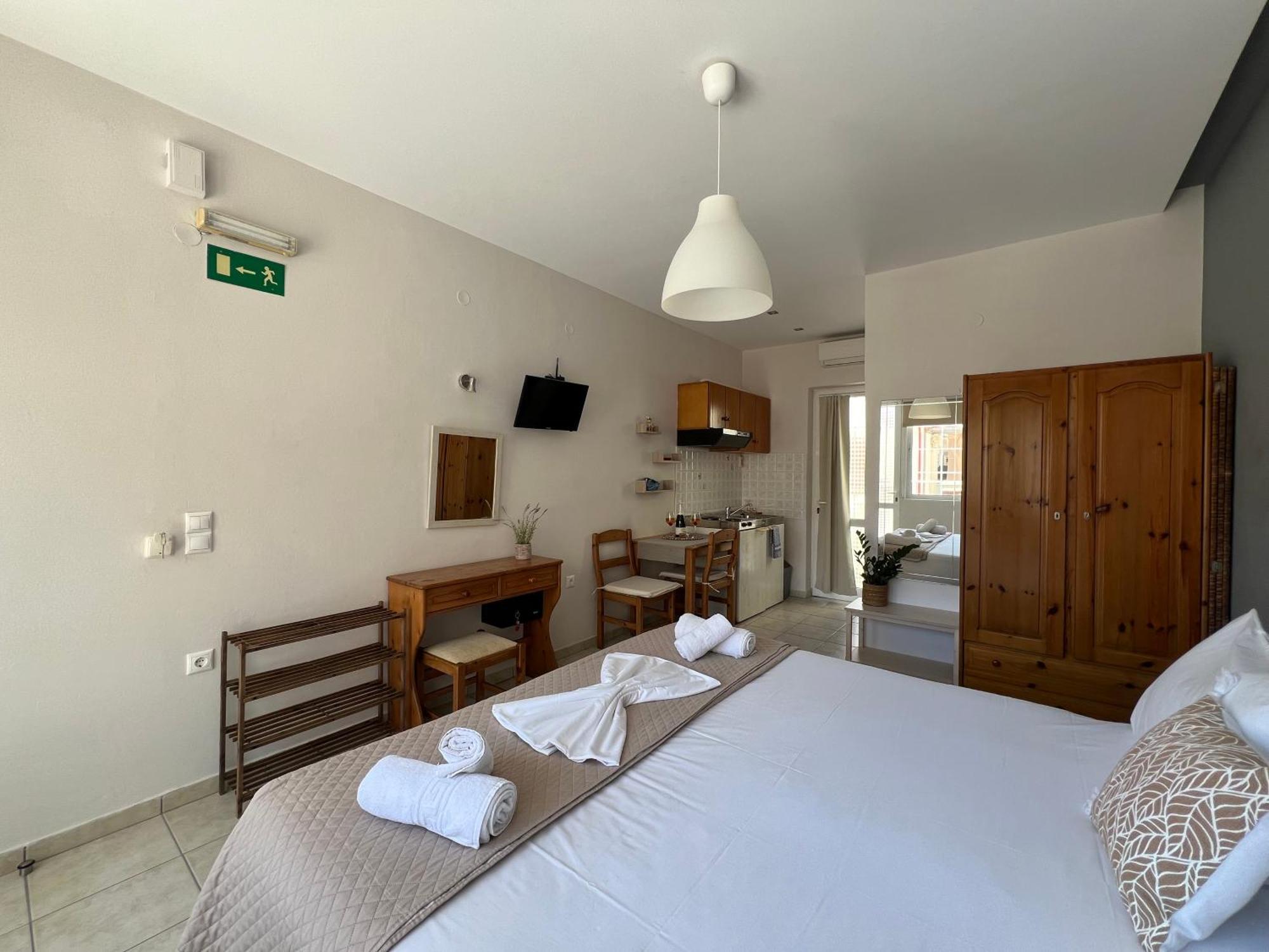 Artemis Rooms Two Steps By The Sea Platanés المظهر الخارجي الصورة