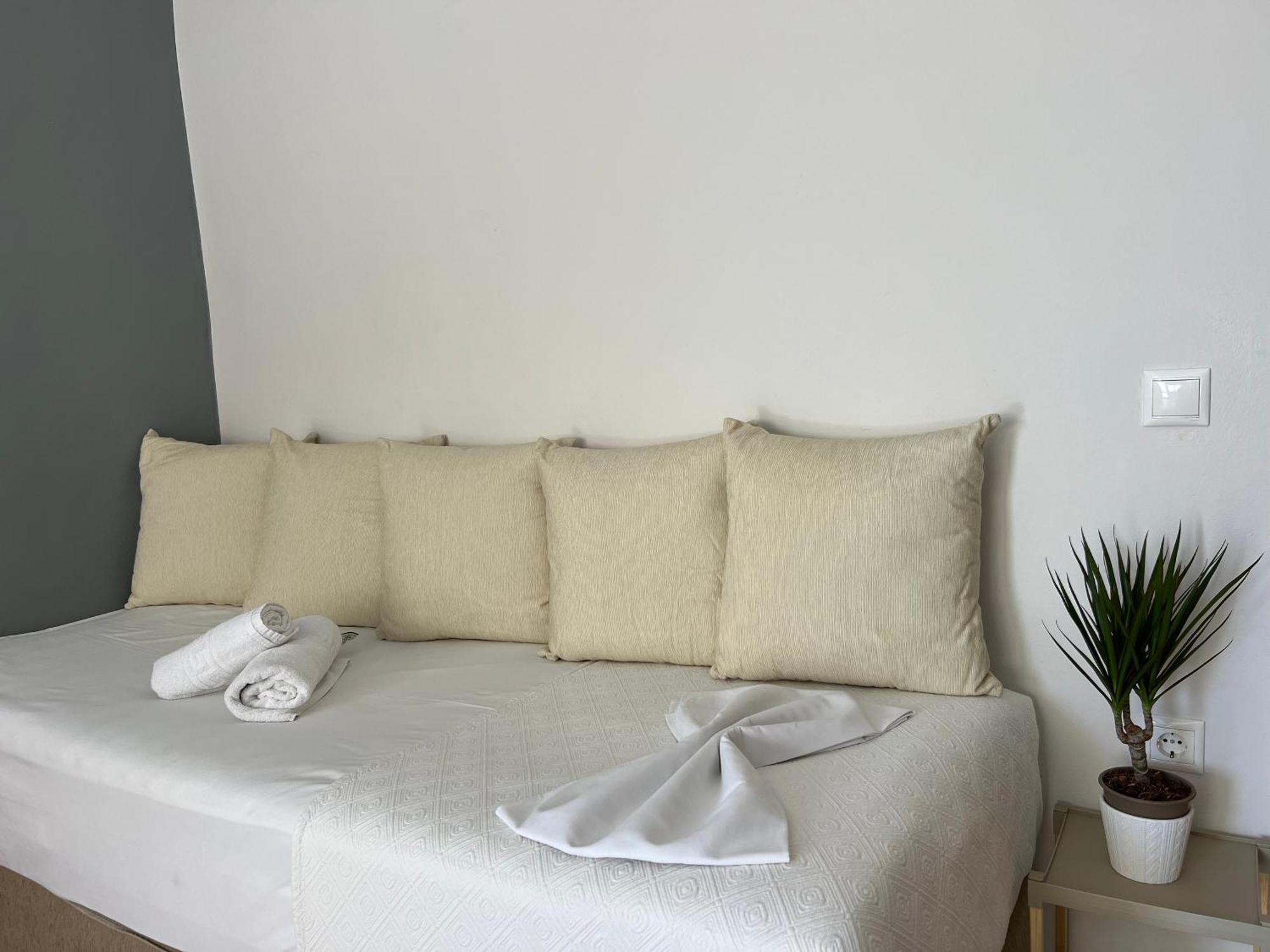 Artemis Rooms Two Steps By The Sea Platanés المظهر الخارجي الصورة
