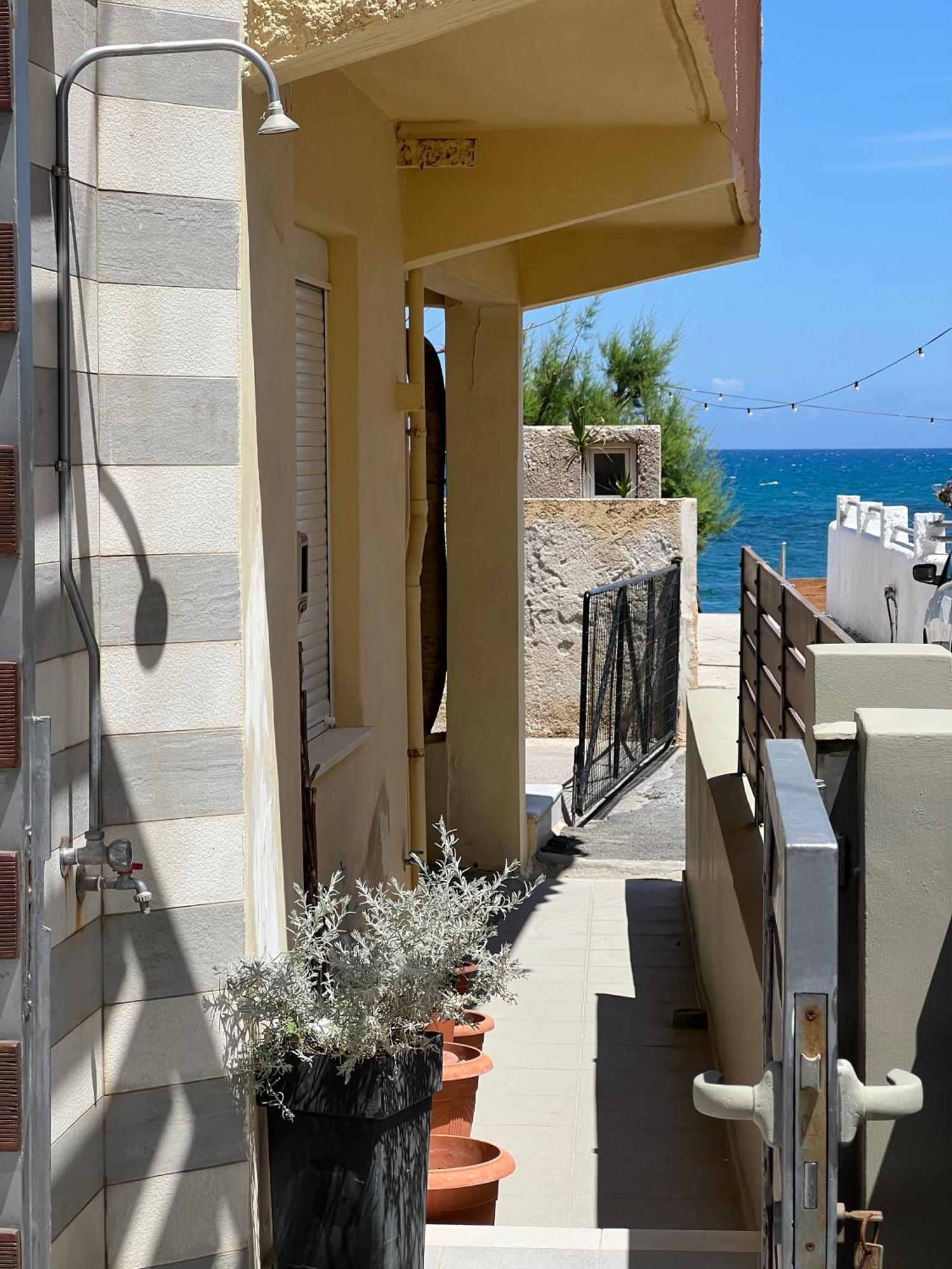 Artemis Rooms Two Steps By The Sea Platanés المظهر الخارجي الصورة