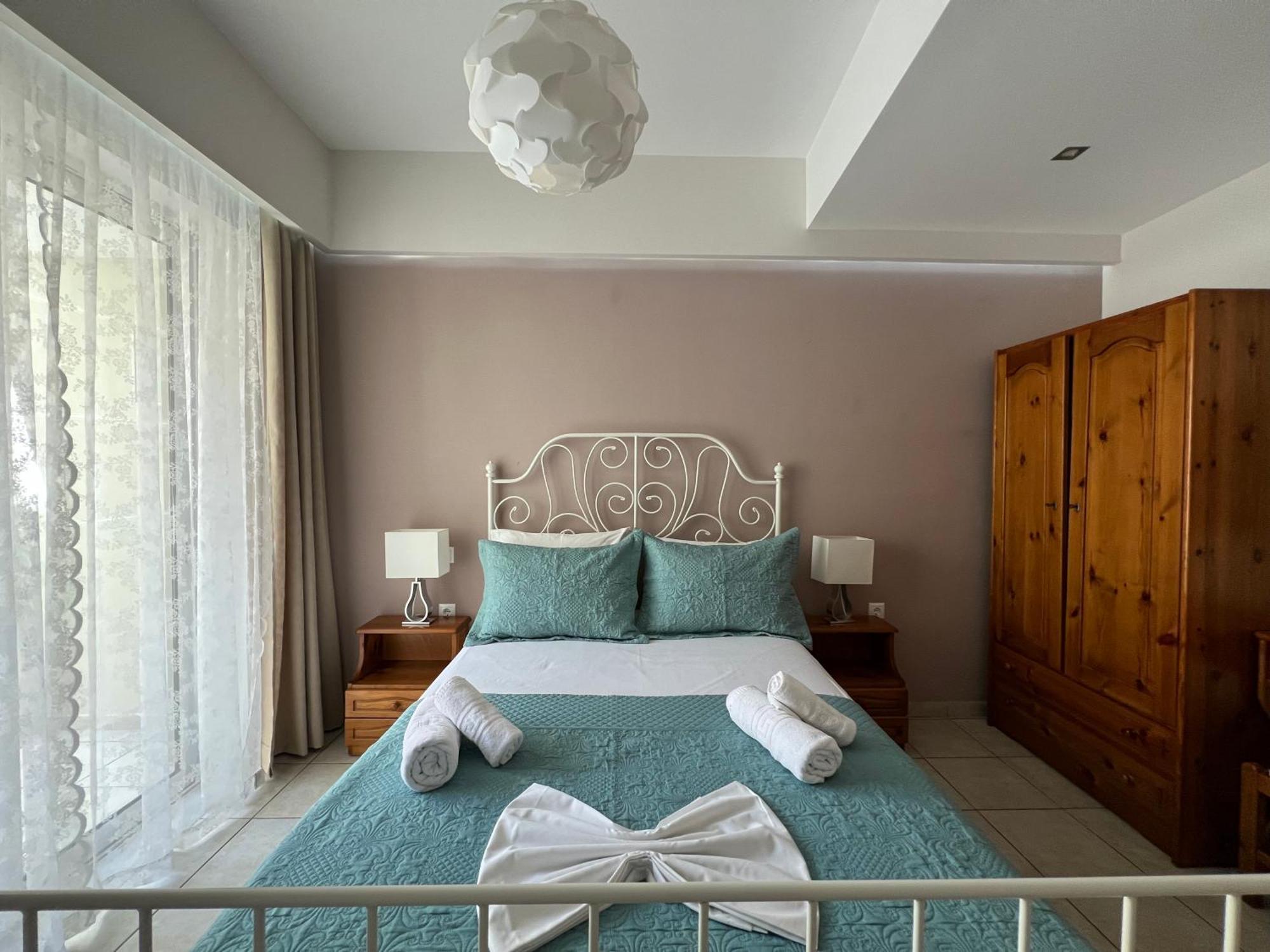 Artemis Rooms Two Steps By The Sea Platanés المظهر الخارجي الصورة